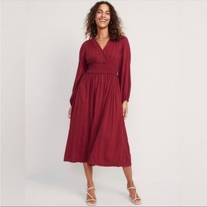 Old Navy Waist-Defined Puff-Sleeved Smocked Midi Dress for Women • Size M